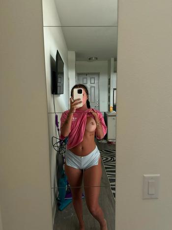 Heather , 26 Caucasian female escort, Des-moines